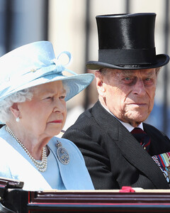 Почему младший сын принца Филиппа и Елизаветы II разочаровал родителей?