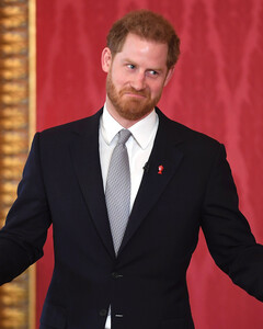 «Это коррупция!» — пользователи Твиттера считают, что принц Гарри не подходит для работы в Кремниевой долине