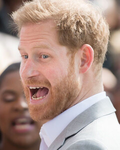 Принца Гарри окрестили шутом и слугой Меган Маркл