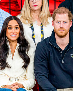 Елизавета II исключила принца Гарри и Меган Маркл из самой знаковой части юбилейных торжеств