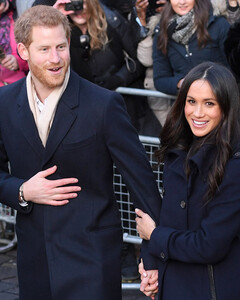 Дворец в шоке: Принц Гарри и Меган Маркл запросили аудиенцию у Елизаветы II чтобы познакомить её с Лилибет