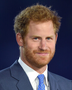 Расизм, раскол семьи и выбор имени для дочери — какими будут главные темы книги принца Гарри?