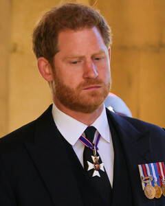 Принц Гарри боялся лететь в Великобританию на похороны принца Филиппа