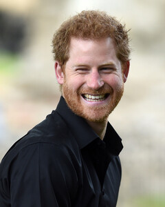 «С днём рождения»: как королевская семья поздравила принца Гарри