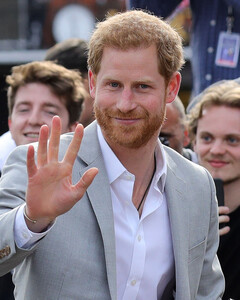 Как принц Гарри будет бороться с фальшивыми новостями?