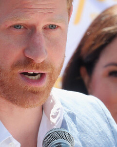 «Я проснулся от того, что Меган рыдала в подушку»: Принц Гарри объяснил, почему не жалеет о Мегзите