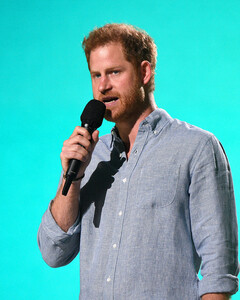 Принц Гарри: «Королевская жизнь — это работа. Улыбайся и терпи»