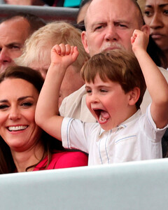 Принц Луи в очередной раз устроил эмоциональное шоу на театрализованном представлении в честь Платинового юбилея