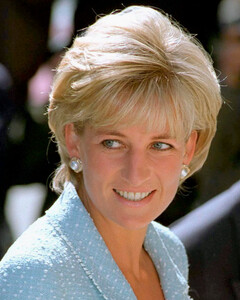 Почему принц Филипп не хотел, чтобы над Букингемским дворцом приспустили флаг по случаю смерти принцессы Дианы?