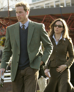 Мальчишник, но не в Вегасе: как принц Уильям запятнал свою репутацию на вечеринке перед своей свадьбой?