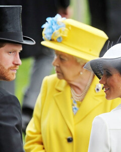 Мемуары принца Гарри могут испортить празднование Платинового юбилея королевы