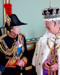 Главная опора и поддержка: представители королевской семьи поздравили принцессу Анну с днём рождения