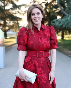 Мама-ударница: принцесса Беатрис отметила 37-й день рождения в расширенном составе