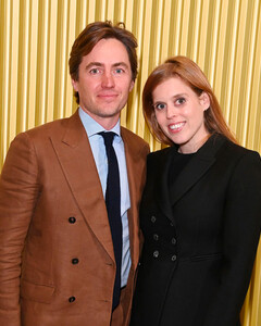 Принцесса Беатрис и Эдоардо Мапелли Моцци вышли в свет на фоне скандала с королевской семьей