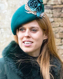 Неслыханная дерзость: принцесса Беатрис пригласила на королевское Рождество своего пасынка Кристофера