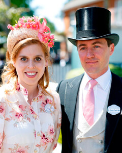 Эдоардо Мапелли-Моцци поздравил принцессу Беатрис с годовщиной свадьбы архивными фотографиями