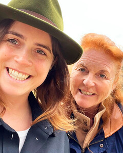 «С днём рождения, дорогая мамочка!»: принцесса Евгения едва успела поздравить Сару Фергюсон с праздником