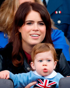 «Пора забыть об устаревших традициях!»: принцесса Евгения по-современному сообщила о своей второй беременности