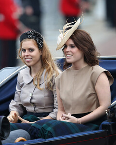 Почему ребёнок принцессы Беатрис получит титул, а ребёнок принцессы Евгении нет