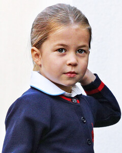 Почему принцессе Шарлотте не разрешают в школе заводить лучших друзей?