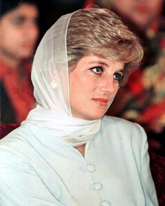 Почему принцессу Диану не посвящали в детали крещения её сыновей принцев Гарри и Уильяма?