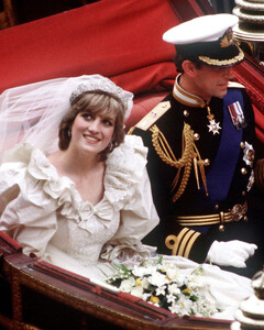 В ночь перед свадьбой принцесса Диана каталась на велосипеде и пела песни