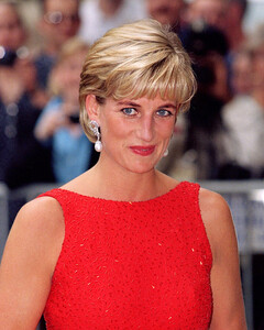 Как личный парикмахер принцессы Дианы привёл её к модному и дерзкому образу