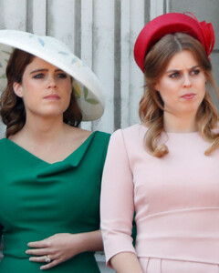 Эндрю сломал им жизнь: принцессы Беатрис и Евгения «опустошены» из-за разрушенной карьеры в королевской семье