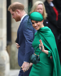 Принц Гарри и Меган Маркл напишут книгу о своих отношениях