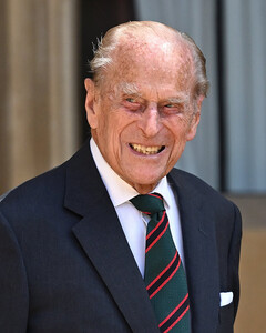 Принц Филипп считает, что нормальное детство в королевской семье невозможно