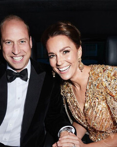 Принц Уильям и Кейт Миддлтон поделились новой поздравительной открыткой