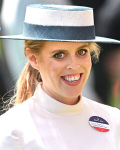 Принцесса Беатрис нарушила королевские традиции скачек в Аскоте