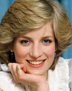 Меган Маркл носит любимые часы леди Ди Cartier Tank Française