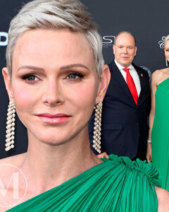 Принцесса Шарлен предстала в образе греческой богини на церемонии открытия 61-го телефестиваля в Монте-Карло