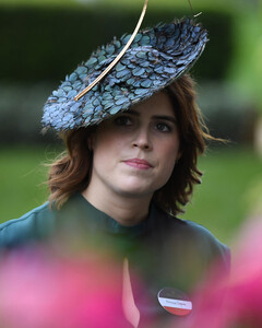 Принцесса Евгения нарушила правила, рассказав о рождении ребёнка в Instagram