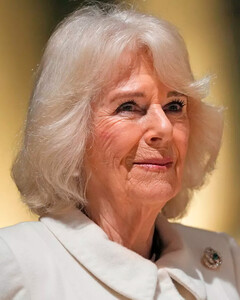 Королева Камилла впервые официально вышла в свет после новости о раке у короля