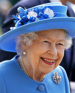 «Королева умерла»: в соцсетях появилось сообщение о смерти Елизаветы II, но оно оказалось фейком