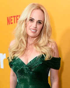 Ребел Уилсон порадовала фотографией в купальнике и затронула тему принятия себя