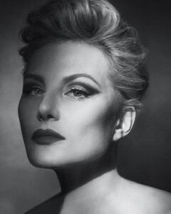 Рената Литвинова встречается с французским миллионером