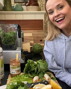 Рецепт бодрящего смузи от Риз Уизерспун