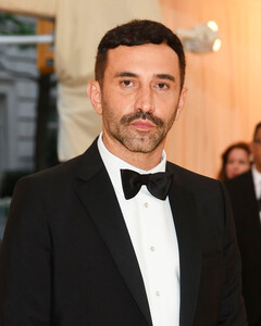 Планы на Burberry: Риккардо Тиши о метавселенной, разнообразии и устойчивости, которые будут менять этот бренд