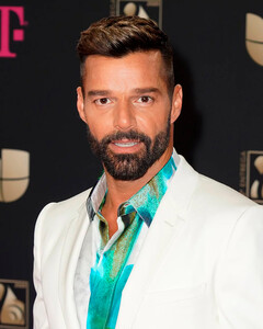 «Я самый счастливый папа на свете!»: Рики Мартин отдыхает после секс-скандала с племянником