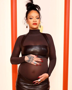 Рианна считает свою семью «полной» после рождения второго малыша от A$AP Rocky