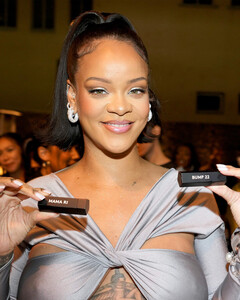 Рианна дебютировала в ежегодном списке миллиардеров Forbes с состоянием $1,7 миллиарда