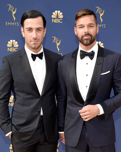 Рики Мартин и его супруг на обложке ЛГБТ-журнала