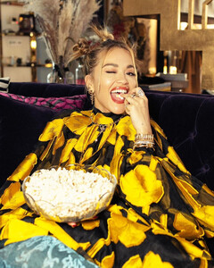 Риту Ору заставят соблюдать карантин