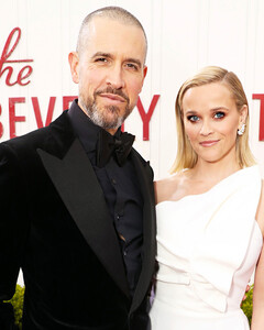 «11 лет приключений»: Риз Уизерспун празднует годовщину свадьбы с мужем Джимом Тотом