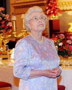 В канун праздника: как проходит рождественский обед с королевой