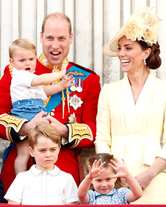 Шесть неловких моментов, когда члены королевской семьи потеряли хладнокровие