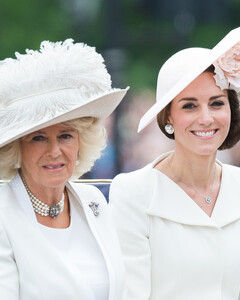 «Знай своё место! »: почему Кейт Миддлтон старается не затмевать Камиллу Паркер-Боулз?